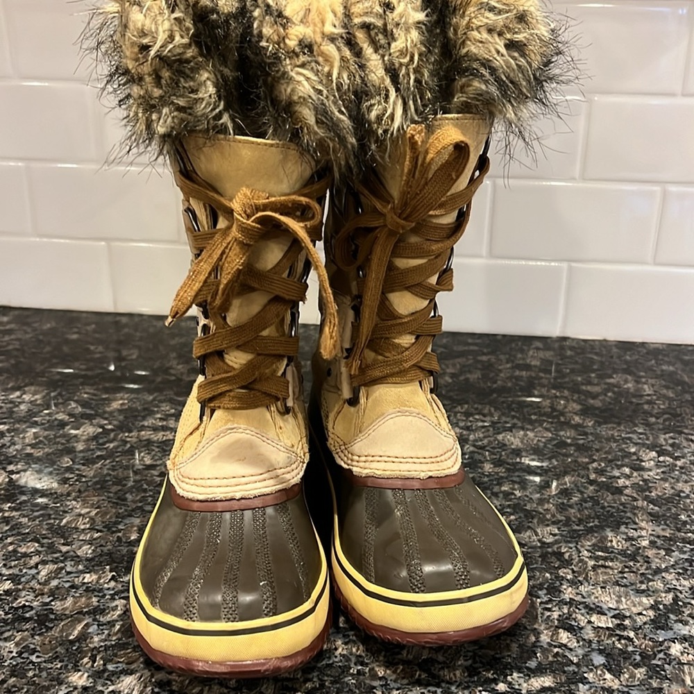 sorel boots - Picture 6 of 8